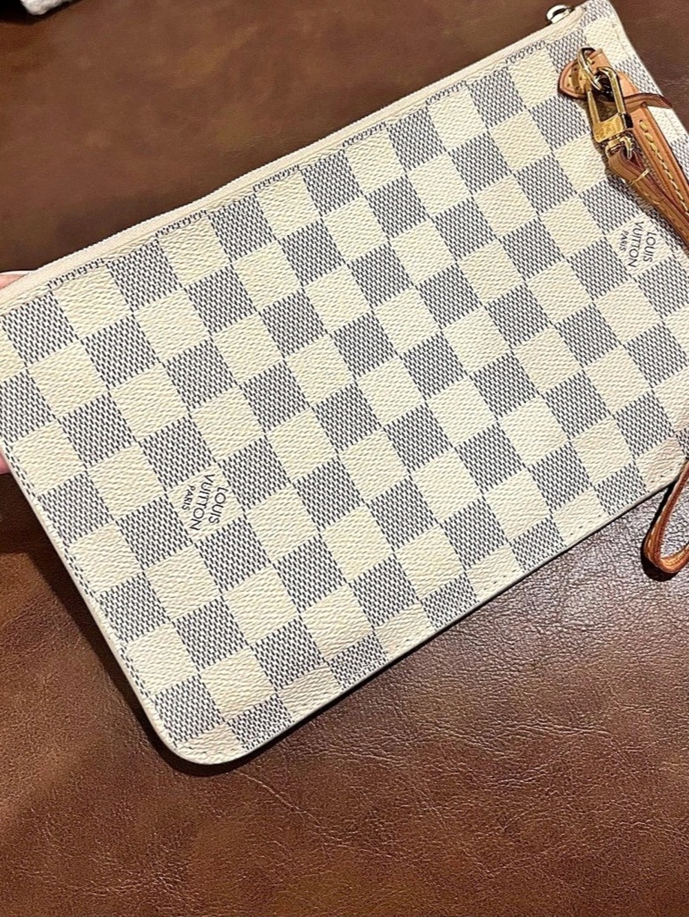 Louis Vuitton
Damier Azur Neverfull Pouch MM